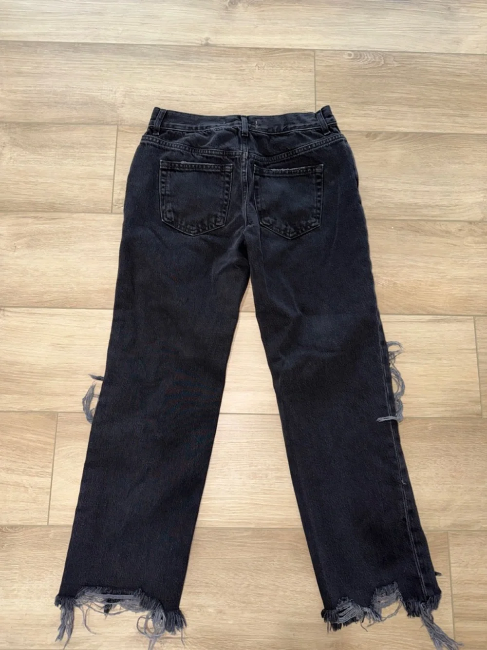 Free People "Maggie" mid-rise distressed straight-leg jeans in a black wash 25 - Picture 8 of 9